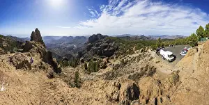Viewpoint at the summit of Pico de las Nieves with a view of the Caldera de Tirajana valley