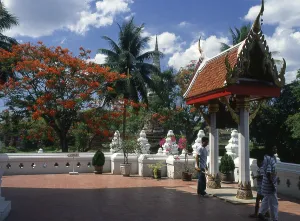 Viharn Mongkol Bopit (Wihaan Mongkhon Bophit) contains a 15th century bronze Buddha image