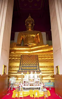 Viharn Mongkol Bopit (Wihaan Mongkhon Bophit) contains a 15th century bronze Buddha image