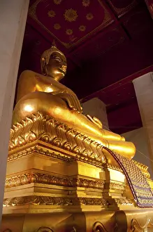 Viharn Mongkol Bopit (Wihaan Mongkhon Bophit) contains a 15th century bronze Buddha image