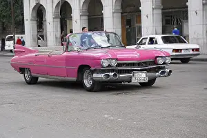 Vintage car from the 1950s in the centre of Havana