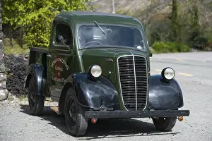 Vintage car at Caha Pass at Molly Gallivan's cottage