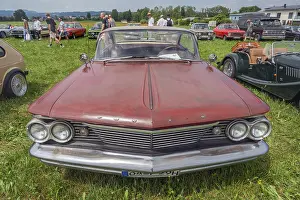 Vintage car meeting, Pontiac Catalina