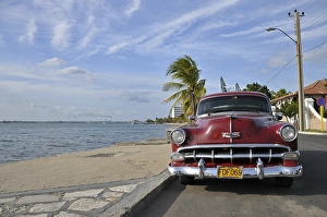 Vintage car, Punta Gorda peninsula