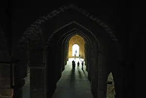 Category Historic EN Prints: Visitors at ambarkhana fort near panhala