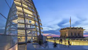 Visitors in the Reichstag dome