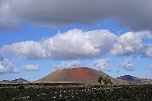 The volcano Montana Colorada near Masdache