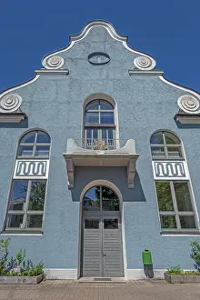 Category Historic EN Prints: Volute gable and balcony with Kempten coat of arms above the Tor tor of the secondary school