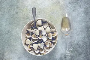 Vongole clams, with spices and white wine