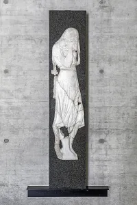 Wall relief in the interior of the Bergen-Belsen Memorial