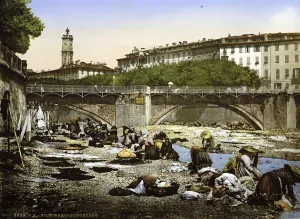 Washerwomen, washing clothes in the river
