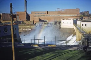 Wasserkraftwerk, Wasserfall Sarp Falls, Fluss Glomma, Sarpsborg, Norwegen 1958
