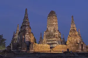 Wat Chaiwatthanaram temple at night