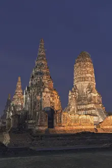 Wat Chaiwatthanaram temple at night