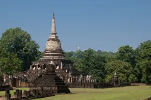 Wat Chang Lom was built between 1285 and 1291 by King Ramkhamhaeng