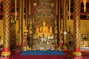 Wat Chiang Man (Chiang Mun) was built in 1297 CE and is thought to be Chiang Mai's oldest temple