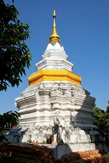 Wat Duang Di or The Good Luck Monastery dates from the 19th century