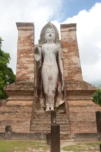Wat Mahathat was founded in the 13th century by King Intharathit (c)