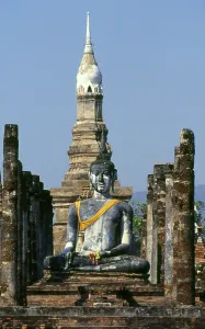 Wat Mahathat was founded in the 13th century by King Intharathit (c)