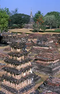 Wat Mahathat was founded in the 13th century by King Intharathit (c)