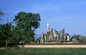 Wat Mahathat was founded in the 13th century by King Intharathit (c)