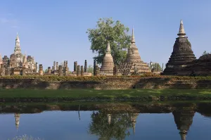 Wat Mahathat Temple, reflected in pond