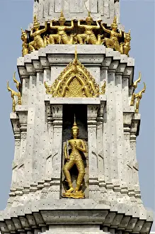 Wat Phra Chetuphon monastery King Rama one Chakri dynasty 16th century biggest temple in Thailand