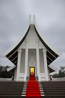 Wat Phra Dhammakaya temple, illuminated Buddha in the Uposatha