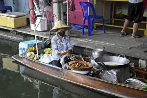 Wat Saphan Floating Market, Wat Saphan