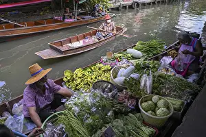 Wat Saphan Floating Market, Wat Saphan