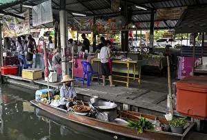 Wat Saphan Floating Market, Wat Saphan