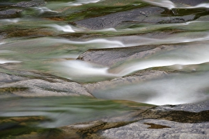 Category Scandinavia Prints: Water flowing over rocks in rocky creek bed