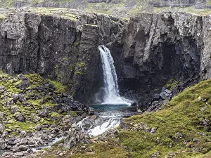 Waterfall Folaldafoss, at Oexi Mountain Road 939
