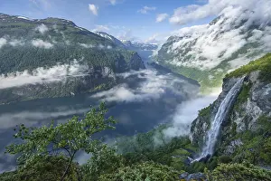 Waterfall Gjerdefossen, at Ornesvingen viewpoint