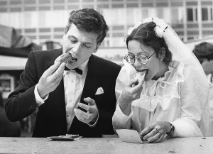 Wedding couple at snack stand, Leipzig