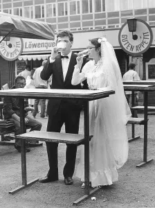 Wedding couple at snack stand, Leipzig