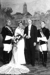 Wedding couple, with student of a fencing fraternity