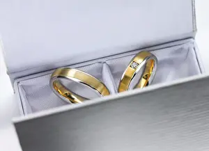 Two wedding rings, ladies ring set with a brilliant-cut diamond