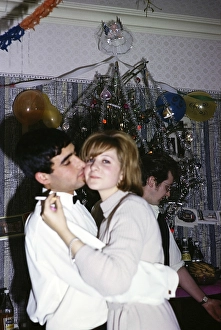 Weihnachts- oder Neujahrsfest im Kreise der Familie und Freunde, 1965-1966