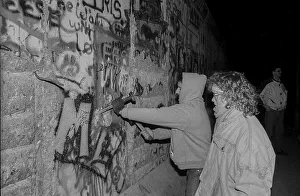 West Berlin, 14.01.1990, Wall Woodpeckers at the Wall at Potsdamer Platz