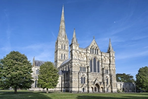 The west facade, screen facade with the 123 m high