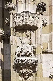 West facade, sculptures of kings on horseback on the faces of the buttresses
