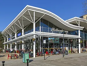 Wetherspoons public house, Midsummer Boulevard