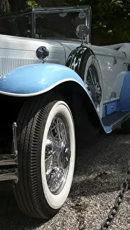 Front wheel with headlight of a historic Cadillac V8