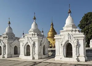White and golden stupas, Kuthodaw Pagoda