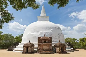 White Stupa Dagoba Kiri, Alahana Pirivena Group