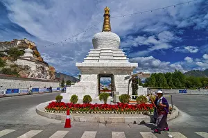 White stupa before the Potala in Lhasa