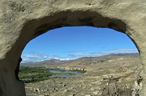 The wide valley of the river Kura