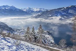 Winter panorama of Lake Zell in morning fog with the Kitzsteinhorn 3203m in the Hohe Tauern