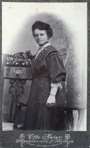 Woman, Carte de Visite, photograph fixed on cardboard in the format from approx